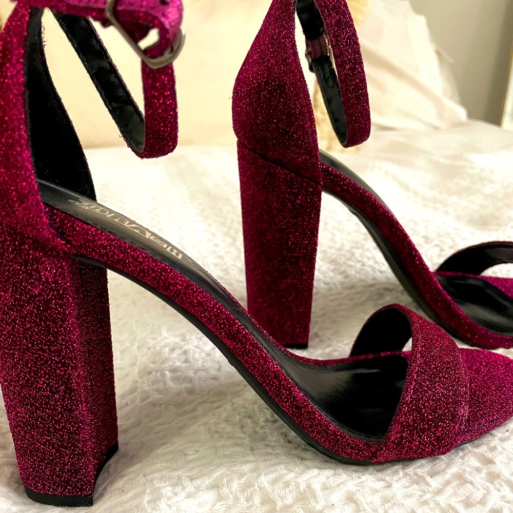 Brash Sparkly Magenta Chunk Heel Size 7
